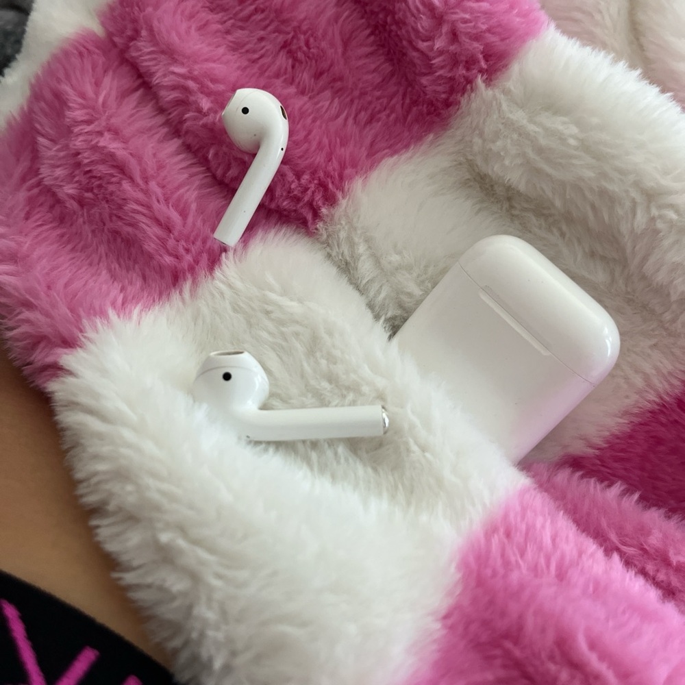 Apple AirPods with Charging Case
